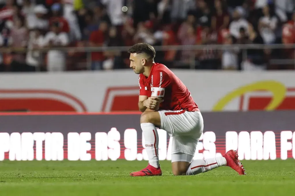 Léo Ortiz pelo RB Bragantino. (Photo by Ricardo Moreira/Getty Images)