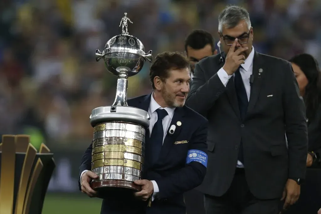 RIO DE JANEIRO, BRAZIL – NOVEMBER 04: President of CONMEBOL Alejandro Dominguez holds the trophy after the final match of Copa CONMEBOL Libertadores 2023 between Fluminense and Boca Juniors at Maracana Stadium on November 04, 2023 in Rio de Janeiro, Brazil. (Photo by Ricardo Moreira/Getty Images)