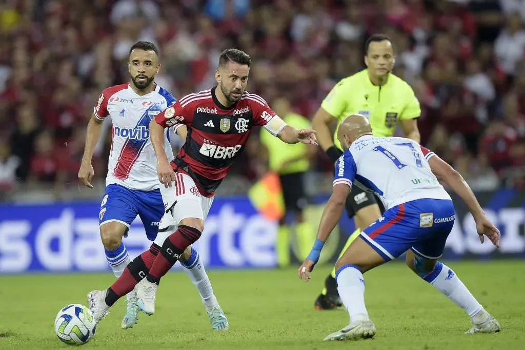 Éverton Ribeiro pelo Flamengo. (Photo by Alexandre Loureiro/Getty Images)