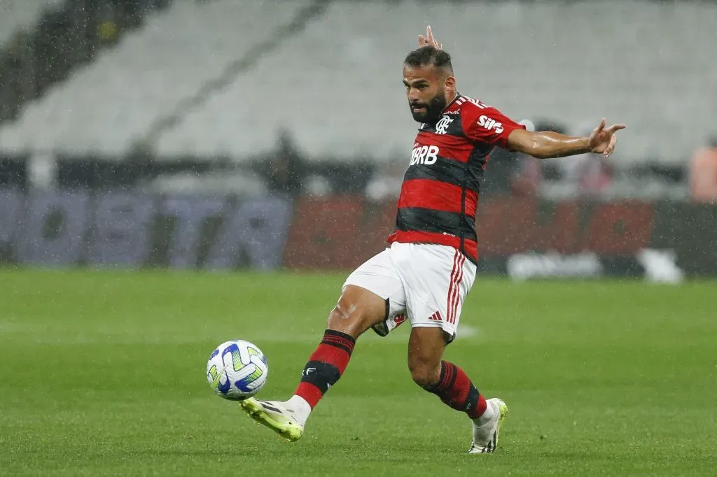 Thiago Maia em ação pelo Flamengo. (Photo by Ricardo Moreira/Getty Images)