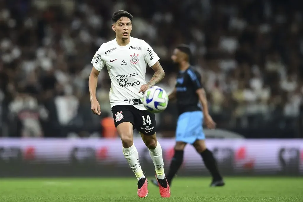 Zagueiro no duelo diante do Grêmio (Photo by Mauro Horita/Getty Images)