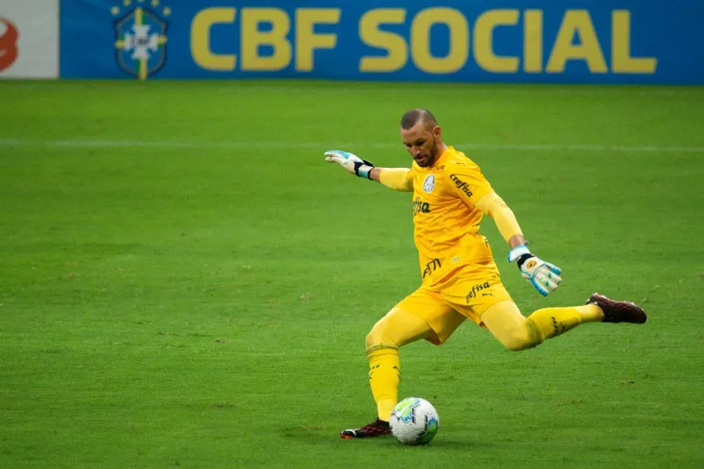 Goalkeeper Weverton of Palmeiras  (Photo by Andressa Anholete/Getty Images)