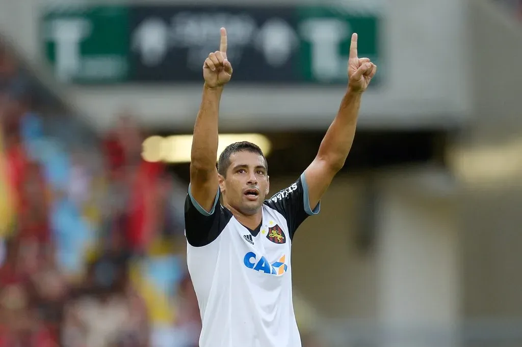 Diego Souza of Sport Recife . (Photo by Alexandre Loureiro/Getty Images)