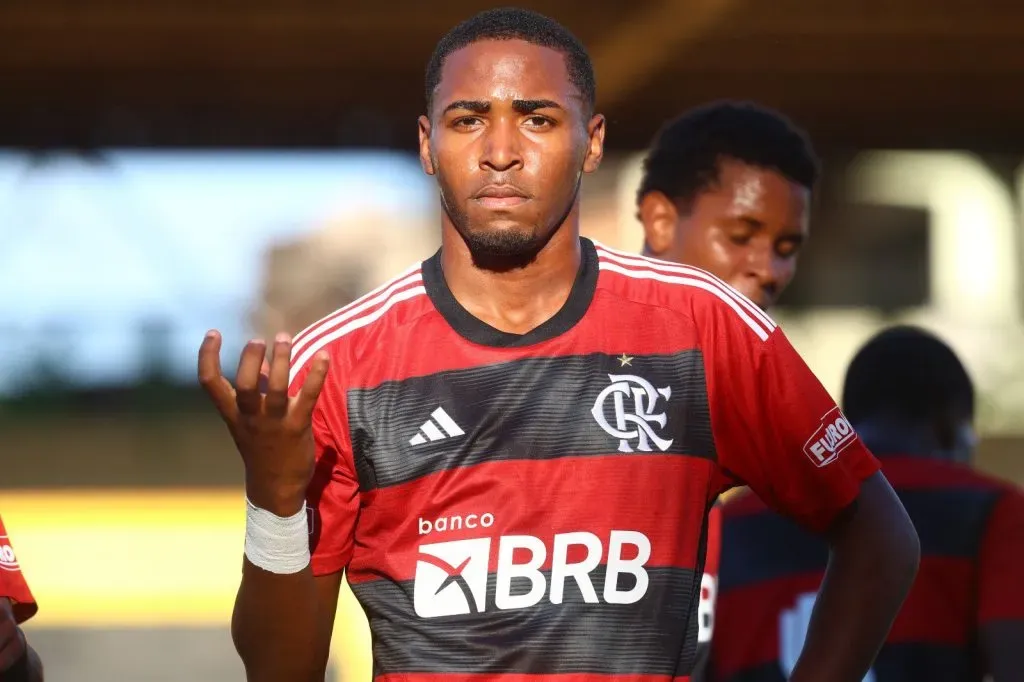 Lorran comemora gol pelo Flamengo. Foto: Gilvan de Souza / CRF