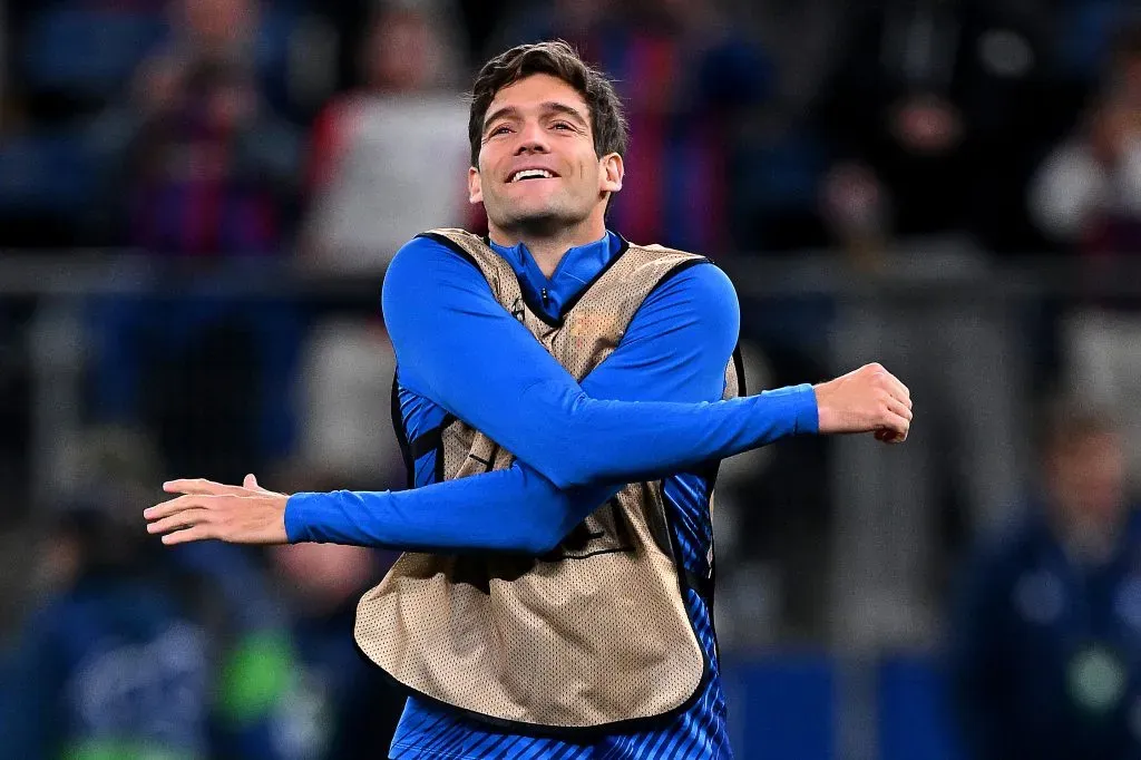 Marcos Alonso aquecendo no Barcelona. (Photo by Stuart Franklin/Getty Images)