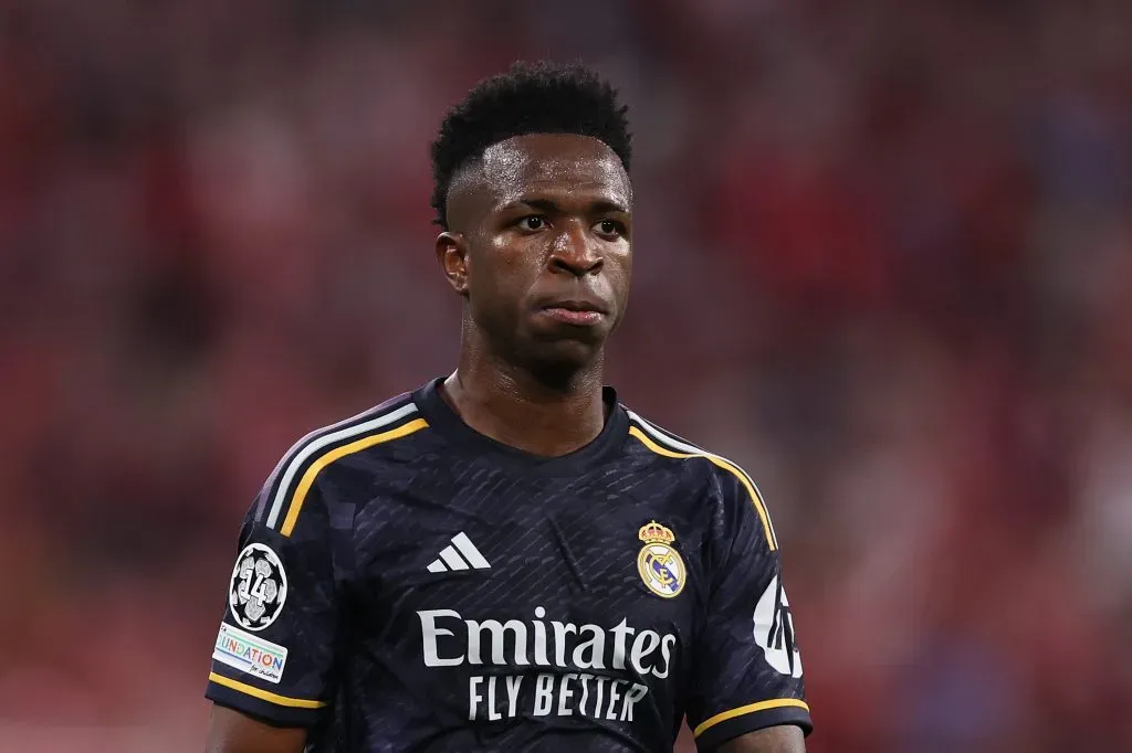 Vini em campo pelo Real Madrid (Photo by Alex Pantling/Getty Images)