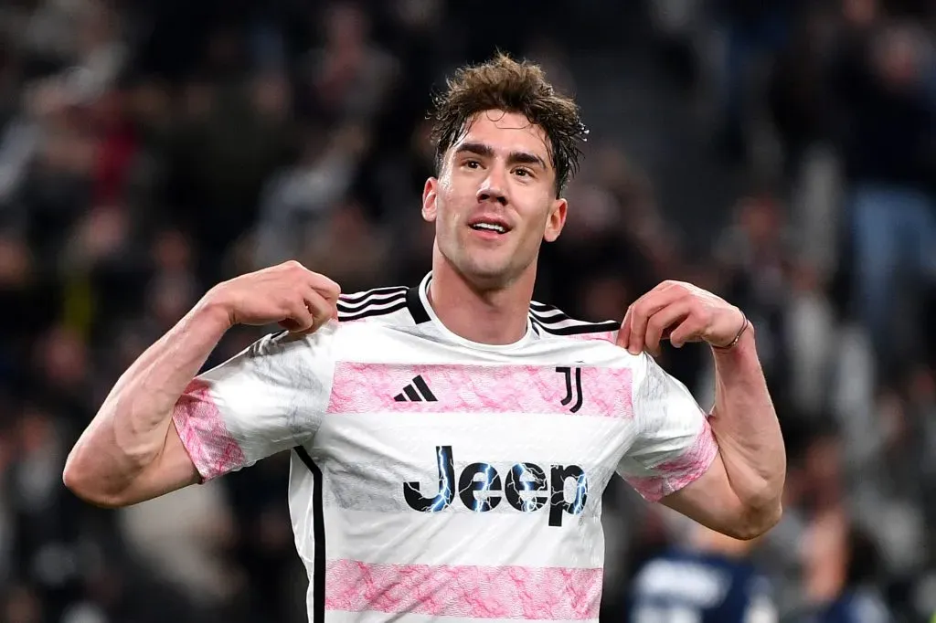 Vlahovic em campo pela Juve (Photo by Valerio Pennicino/Getty Images)