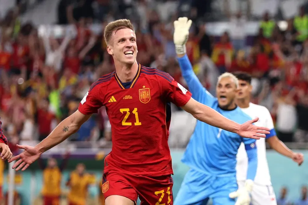 Dani Olmo celebrando gol pela Espanha. (Photo by Elsa/Getty Images)