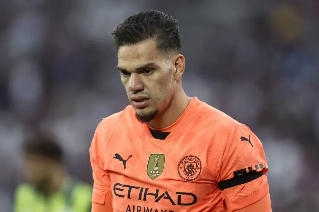 Ederson pelo Manchester City. Copyright: xNealxSimpson/Sportsphoto/APLx 14047075