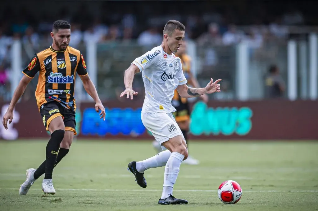 João Schmidt em ação pelo Santos. (Foto: Imago)