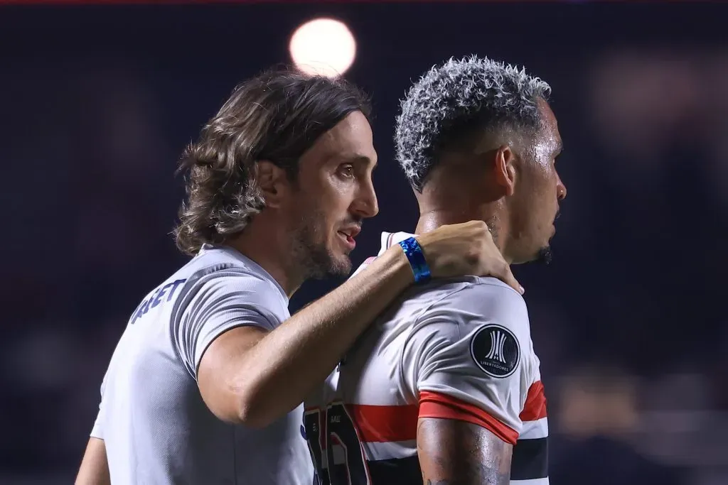 Luis Zubeldia técnico do São Paulo durante partida contra o Botafogo no estádio Morumbi pelo campeonato Copa Libertadores 2024. Foto: Marcello Zambrana/AGIF