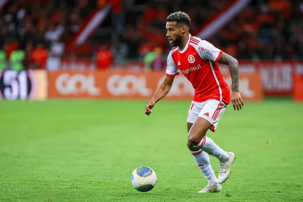 Wesley jogador do Internacional durante partida contra o Cruzeiro no estadio Beira-Rio pelo campeonato Brasileiro A 2024. Foto: Maxi Franzoi/AGIF