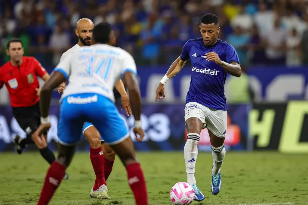 Arthur Gomes jogador do Cruzeiro durante partida contra o Bahia (Foto: Gilson Lobo/AGIF)