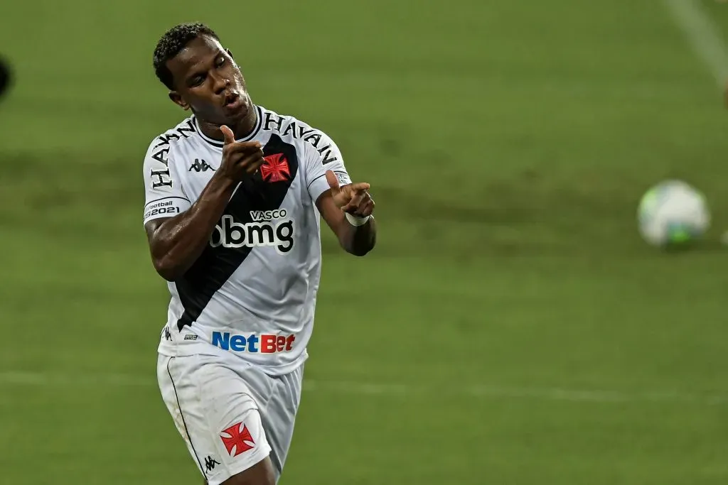 Lucas Ribamar jogador do Vasco comemora seu gol durante partida contra o Botafogo no estadio Engenhao pelo campeonato Brasileiro A 2020. Foto: Thiago Ribeiro/AGIF