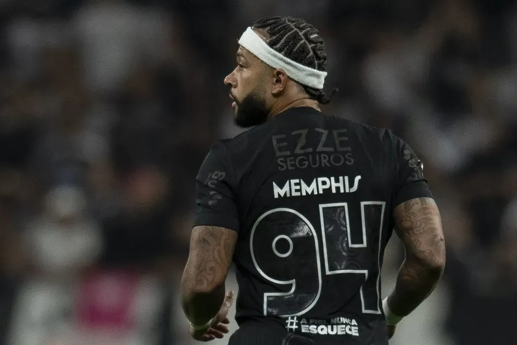 Memphis Depay jogador do Corinthians durante partida contra o Athletico-PR. Foto: Anderson Romao/AGIF