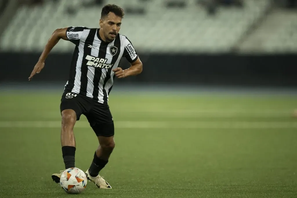 Foto: Jorge Rodrigues/AGIF – Eduardo durante confronto contra o Universitario na Libertadores 2024.