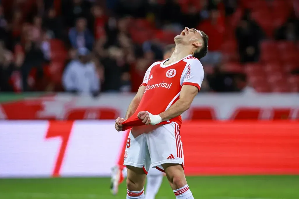 Rafael Borré deve retornoar ao time do Internacional no GreNal 443. Foto: Maxi Franzoi/AGIF