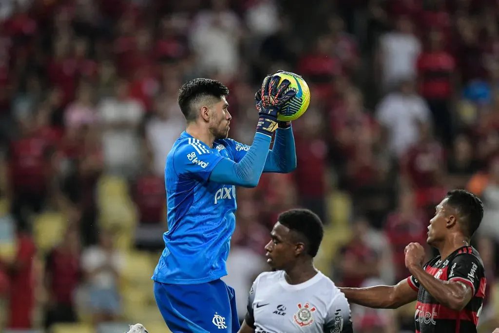 Rossi goleiro do Flamengo durante partida contra o Corinthians (Foto: Thiago Ribeiro/AGIF)