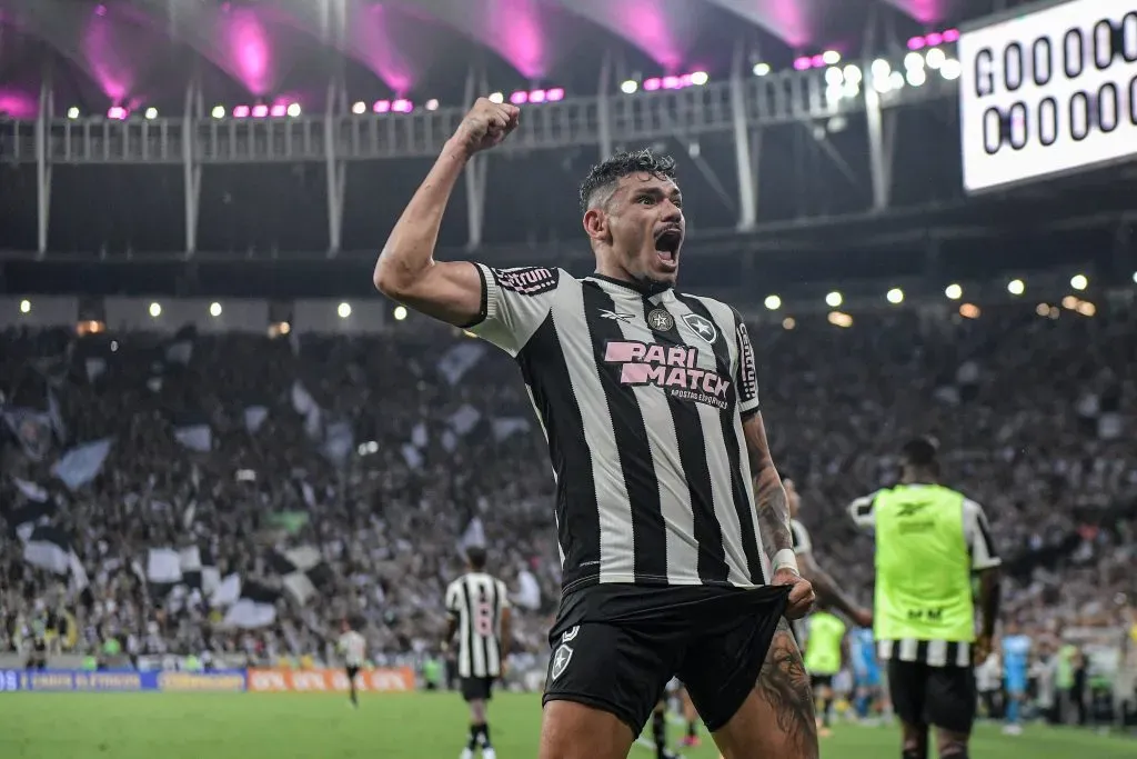 Foto: Thiago Ribeiro/AGIF – Tiquinho comemorando gol contra o Criciúma no Brasileirão 2024.