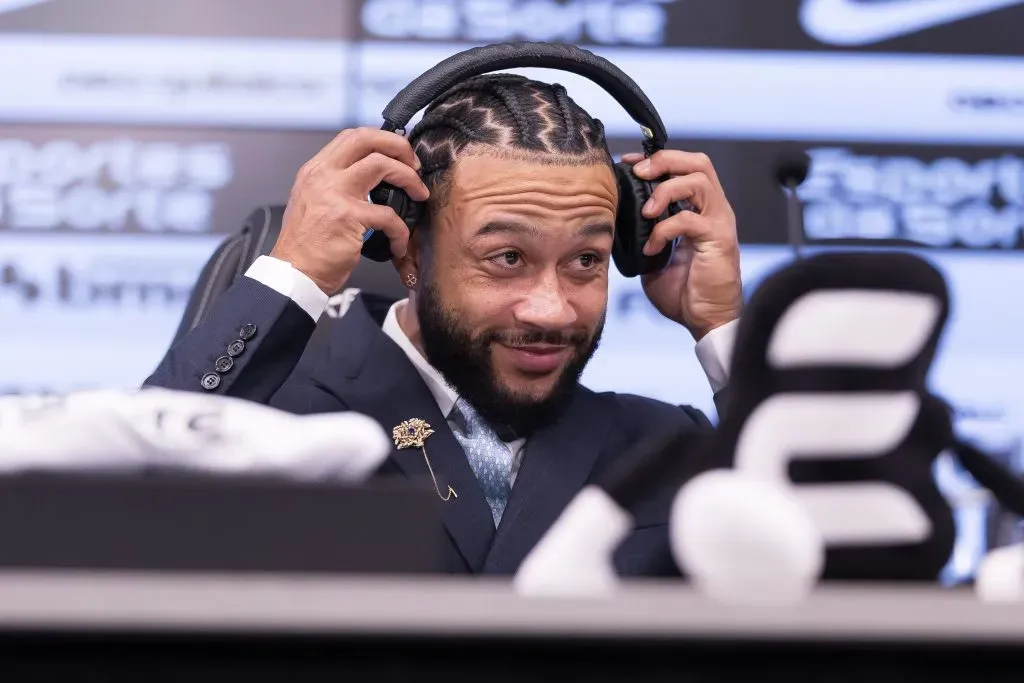 Memphis Depay durante sua apresentacao oficial como jogador do Corinthians em coletiva de imprensa realizada no Arena Corinthians. Foto: Ettore Chiereguini/AGIF