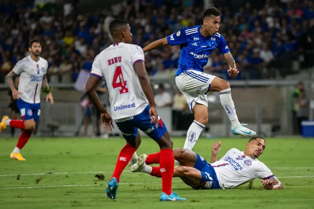 Kaio Jorge, atacante do Cruzeiro, em ação contra o Bahia, pelo Brasileirão Betano. Foto: Fernando Moreno/AGIF