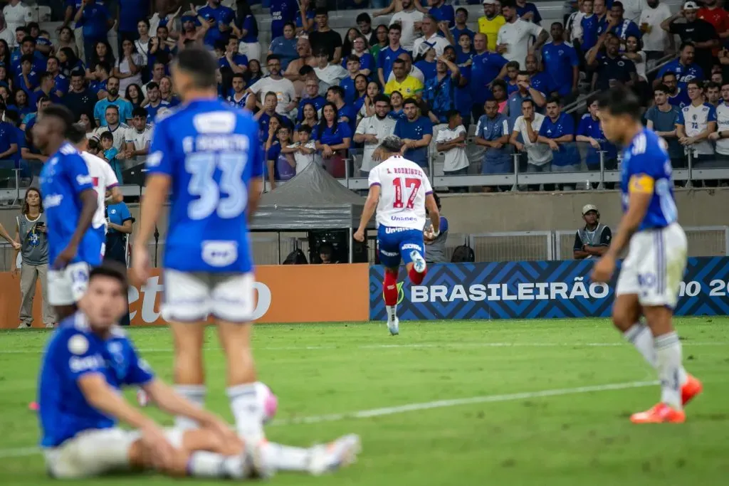 Luciano Rodriguez jogador do Bahia comemora seu gol durante partida contra o Cruzeiro (Foto: Fernando Moreno/AGIF)