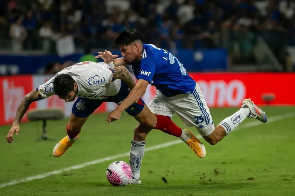 Everaldo jogador do Bahia durante partida contra o Cruzeiro (Foto: Fernando Moreno/AGIF)