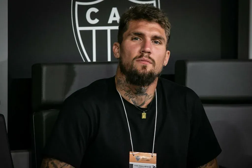 Foto: Fernando Moreno/AGIF – Lyanco durante confronto contra o São Paulo no Brasileirão 2024.