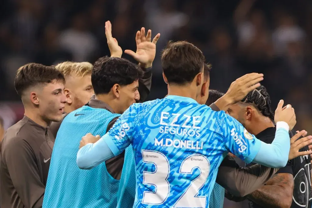 Foto: Joisel Amaral/AGIF – Elenco do Corinthians comemorando gol contra o Athletico-PR no Brasileirão 2024.