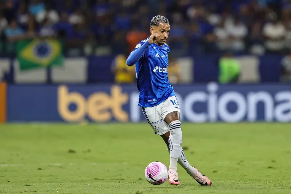 Matheus Pereira, camisa 10 do Cruzeiro em ação pelo Brasileirão Betano. Foto: Gilson Lobo/AGIF