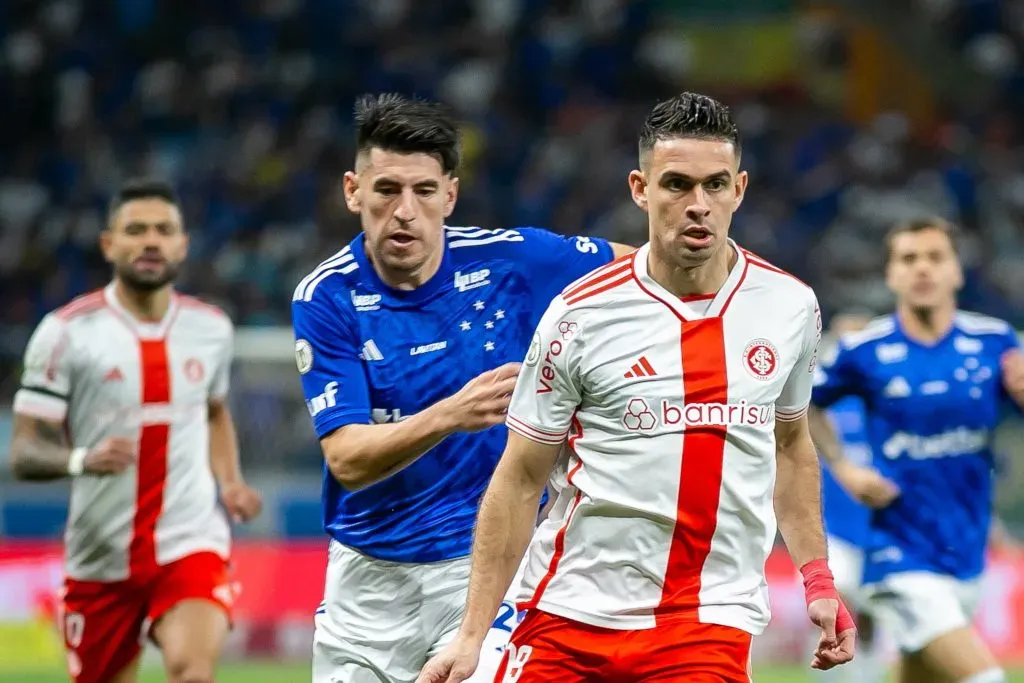 Borre jogador do Internacional durante partida contra o Cruzeiro no estadio Mineirao pelo campeonato Brasileiro A 2024. Foto: Fernando Moreno/AGIF