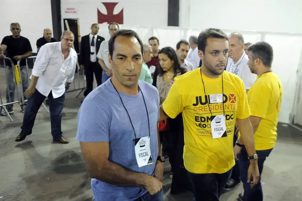 Edmundo Souza Sette ex jogador e Julio Brant candidato a presidência do Vasco no ginásio do Estádio de São Januário, zona norte do Rio de Janeiro. Foto: Daniel Ramalho/AGIF