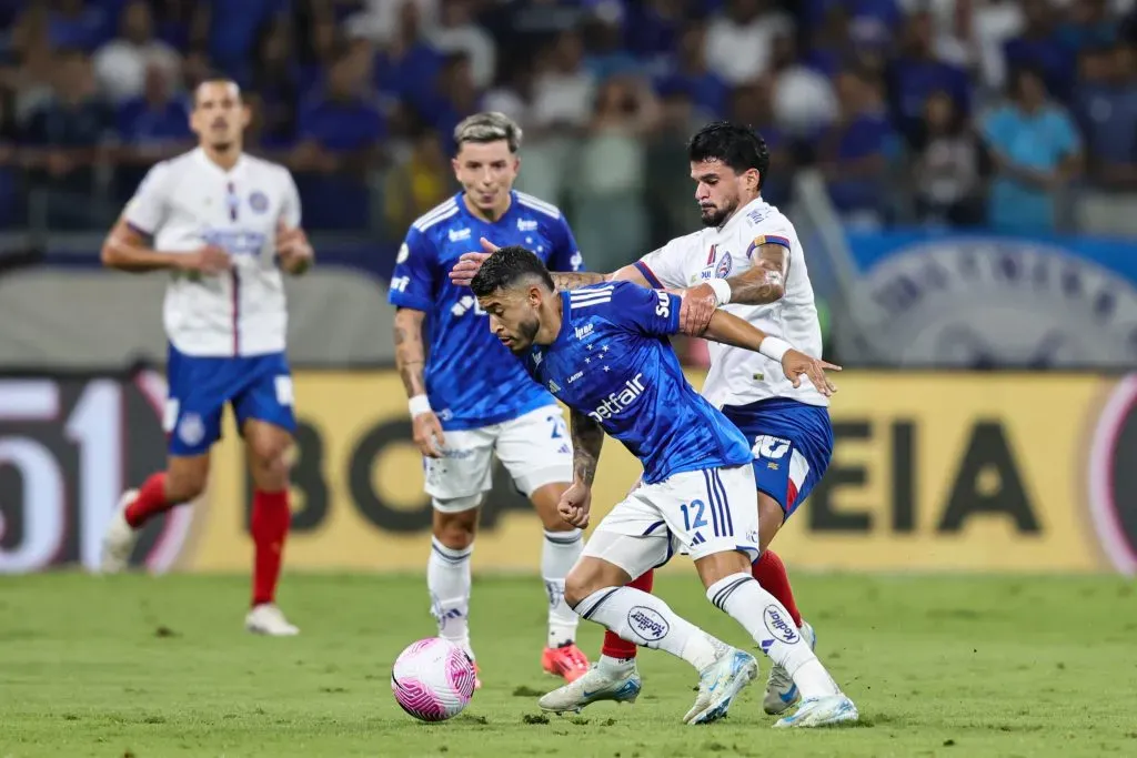 Cauly, jogador do Bahia, durante partida contra o Cruzeiro, pelo Brasileirão Betano. Foto: Gilson Lobo/AGIF