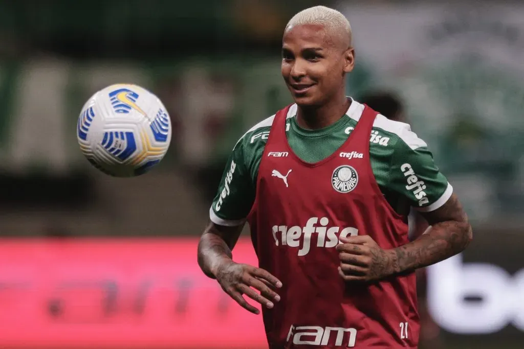 Deyverson jogador do Palmeiras durante aquecimento antes da partida contra o Atletico-GO no estadio Arena Allianz Parque pelo campeonato Brasileiro A 2021. Foto: Ettore Chiereguini/AGIF