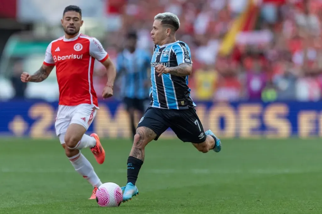 Foto: Liamara Polli/AGIF – Soteldo durante clássico contra o Internacional no Brasileirão 2024.