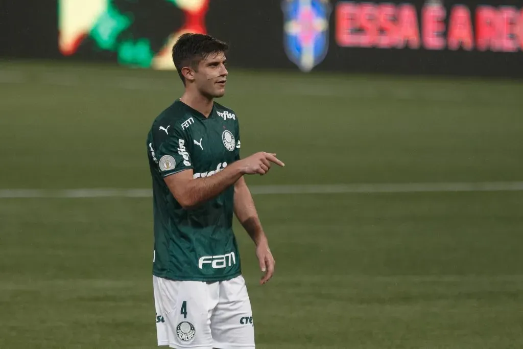 Benjamín Kuscevic atuando pelo Palmeiras durante partida contra o Bahia no campeonato Brasileiro A 2020.