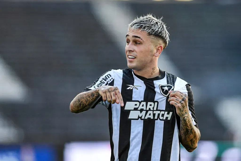 Diego Hernández, jogador do Botafogo, comemora seu gol durante partida contra o Audax (Foto: Thiago Ribeiro/AGIF)