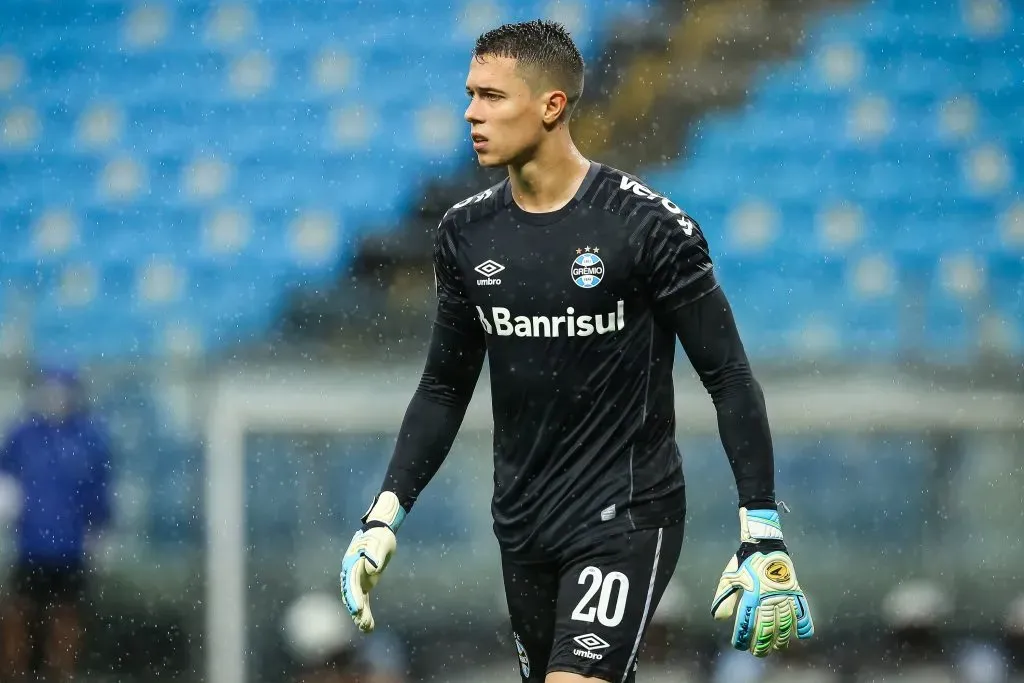 Brenno goleiro do Grêmio durante partida contra o Bragantino na Arena do Grêmio pelo campeonato Brasileiro A 2021. Foto: Pedro H. Tesch/AGIF