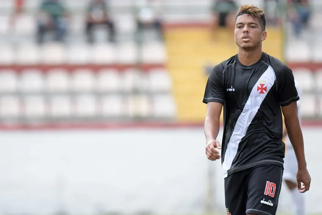 Foto: Thiago Ribeiro/AGIF – Evander, com a camisa do Vasco, no Campeoanato Carioca de 2018.