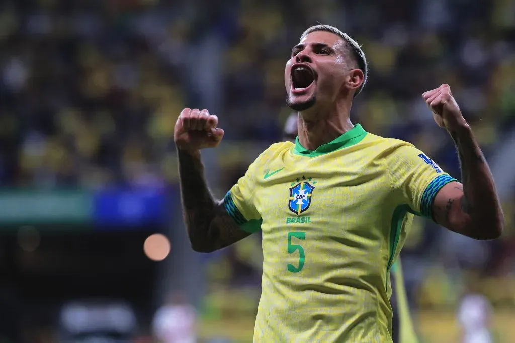 Bruno Guimarães comemorando gol durante partida contra o Peru pelas Eliminatorias Copa Do Mundo 2026. Foto: Ettore Chiereguini/AGIF