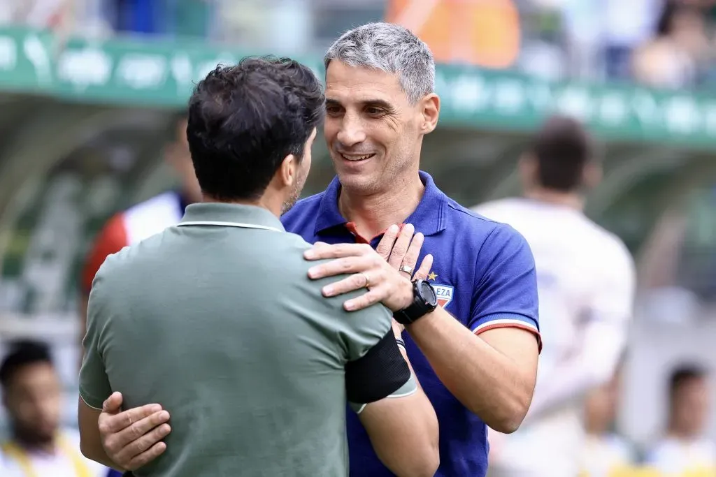 Vojvoda e Abel Ferreira antes da partida entre Palmeiras e Fortaleza no Brasileirão 2024. Foto: Marcello Zambrana/AGIF