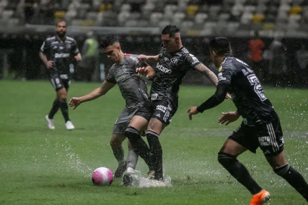 MG – BELO HORIZONTE – 26/10/2024 – BRASILEIRO A 2024, ATLETICO-MG X INTERNACIONAL – Borre jogador do Internacional durante partida contra o Atletico-MG no estadio Arena MRV pelo campeonato Brasileiro A 2024. Foto: Fernando Moreno/AGIF