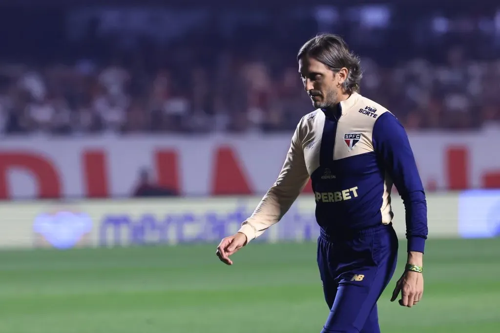 Zubeldía, treinador do São Paulo, segue sem prestígio dentro do clube e não tem permanência certa para 2025. Foto: Marcello Zambrana/AGIF