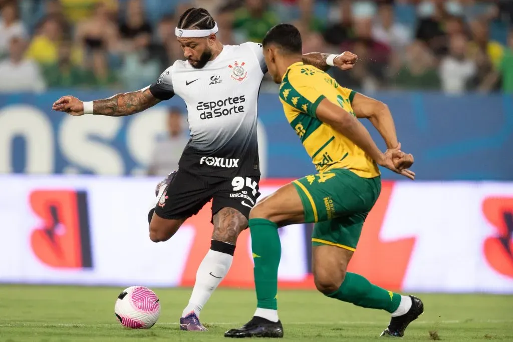 Depay jogador do Corinthians durante partida contra o Cuiabá na Arena Pantanal pelo campeonato Brasileiro A 2024. Foto: Gil Gomes/AGIF