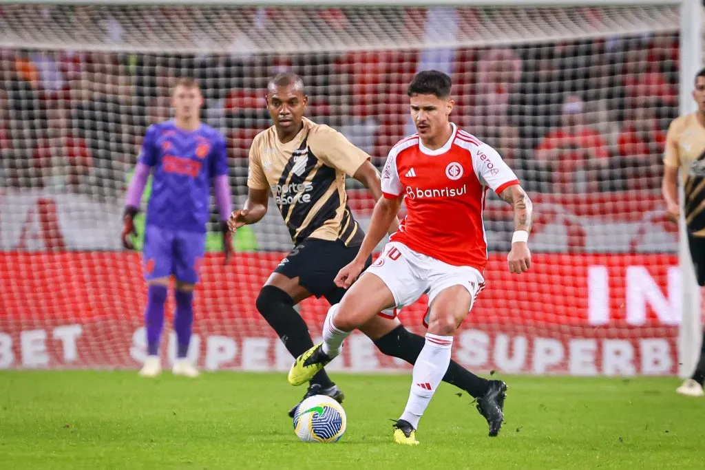 Rômulodurante partida contra o Athletico-PR no Campeonato Brasileiro A 2024. Foto: Maxi Franzoi/AGIF