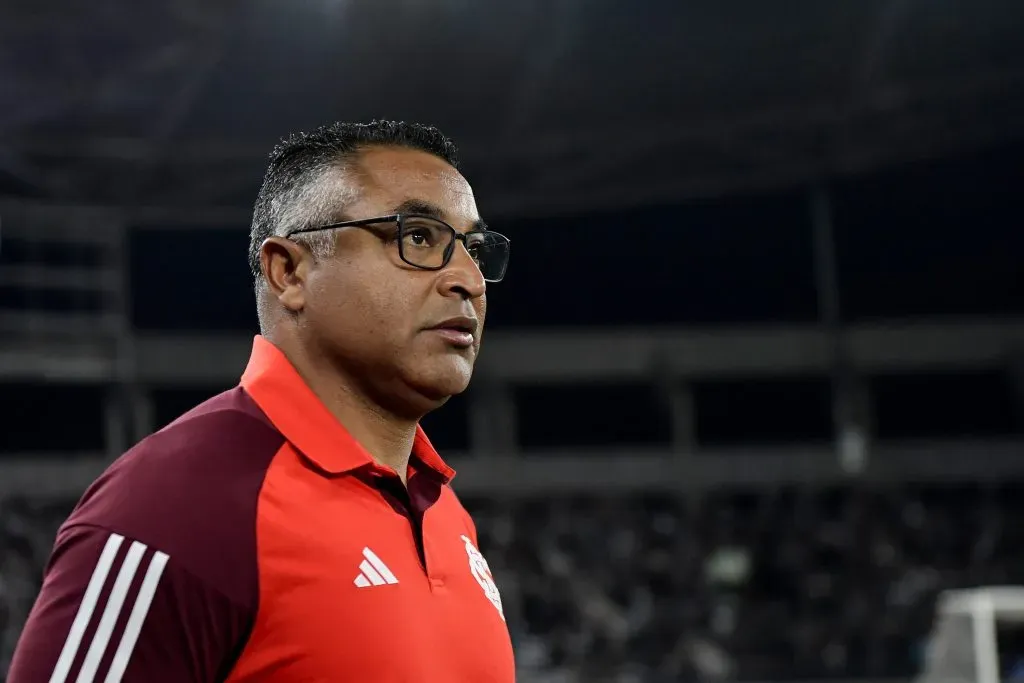 Roger Machado tecnico do Internacional durante partida contra o Botafogo no estadio Engenhao pelo campeonato Brasileiro A 2024. Foto: Thiago Ribeiro/AGIF