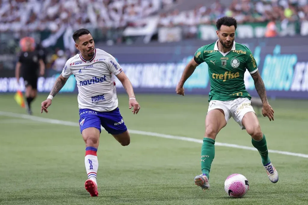 Felipe Anderson jogador do Palmeiras durante partida contra o Fortaleza no estadio Arena Allianz Parque pelo campeonato Brasileiro A 2024. Foto: Ettore Chiereguini/AGIF