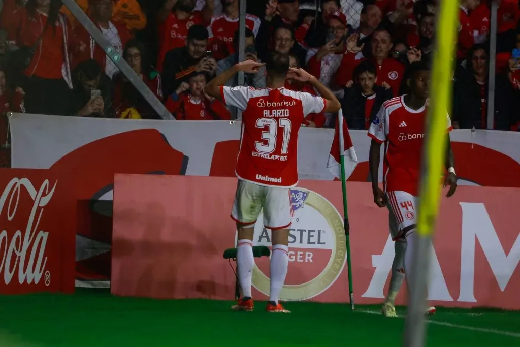 Lucas Alario jogador do Internacional comemora seu gol durante partida contra o Delfin no estadio Alfredo Jaconi pelo campeonato Copa Sul-Americana 2024. Foto: Luiz Erbes/AGIF