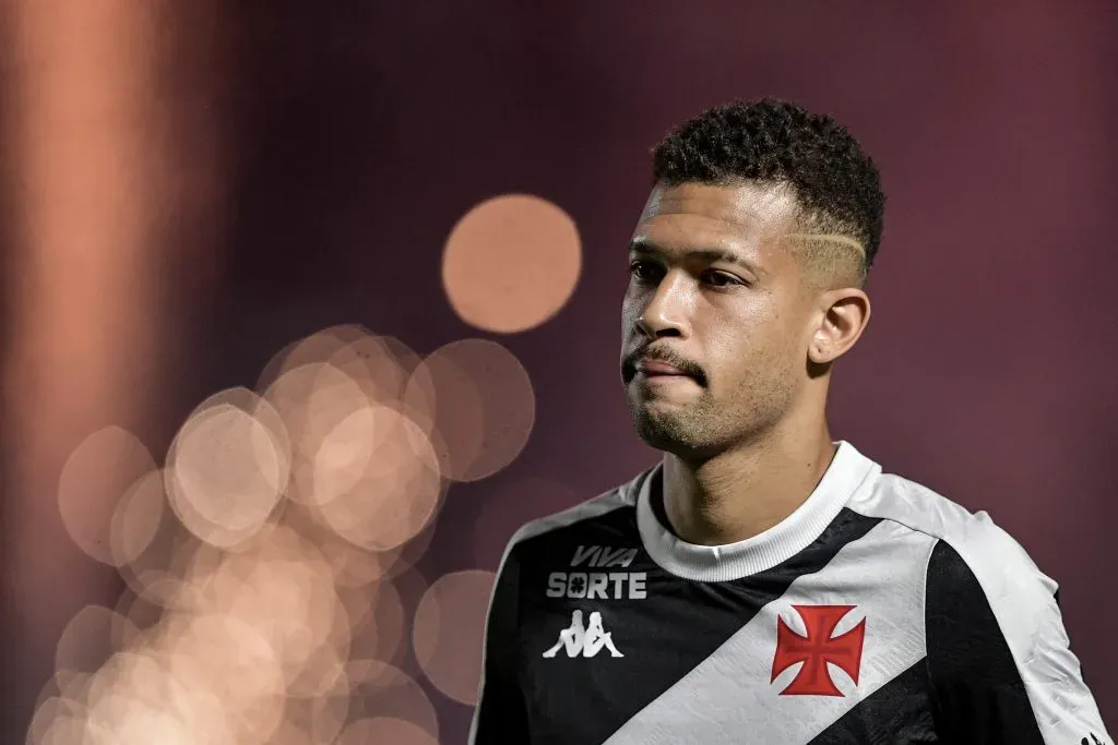 Joao Victor jogador do Vasco durante partida contra o Juventude no estadio Sao Januario pelo campeonato Brasileiro A 2024. Foto: Thiago Ribeiro/AGIF