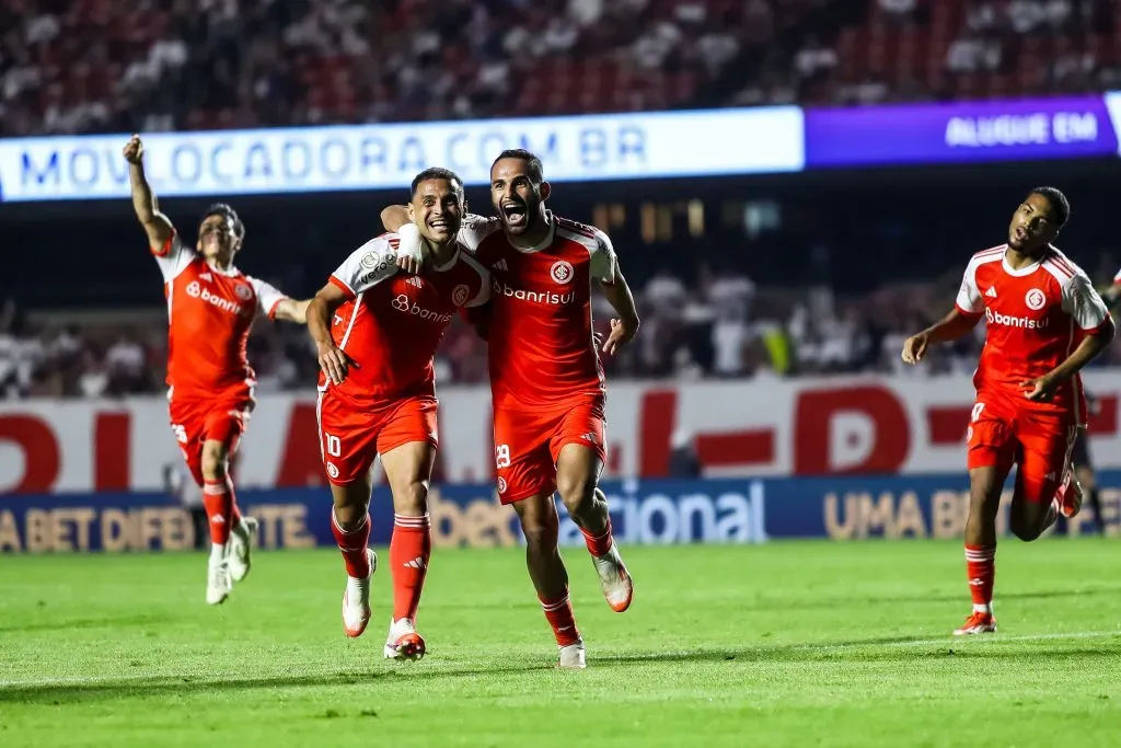 Thiago Maia e Alan Patrick.  Foto: Marco Miatelo/AGIF